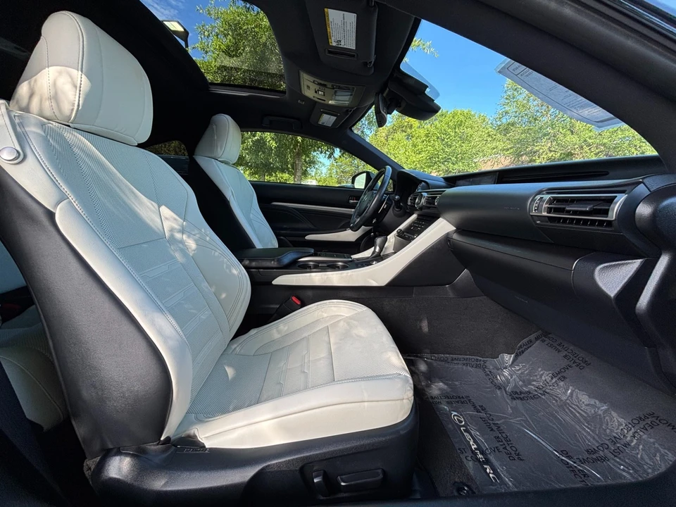 2022 Lexus RC - Image 22 of 31