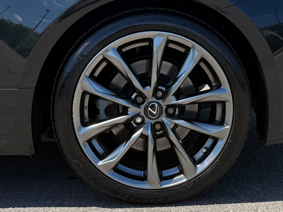 2022 Lexus RC - Image 11 of 31