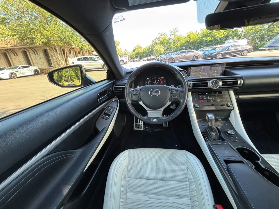 2022 Lexus RC - Image 29 of 31