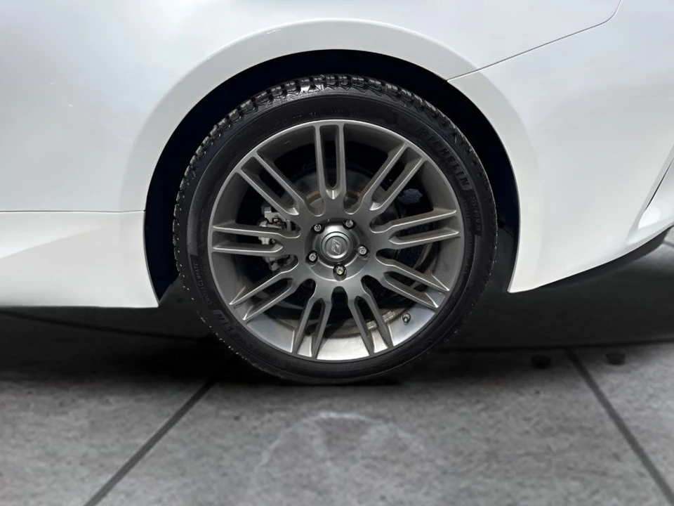 2022 Lexus RC - Image 21 of 24