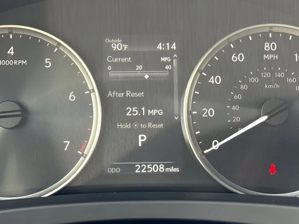 2022 Lexus RC - Image 16 of 24
