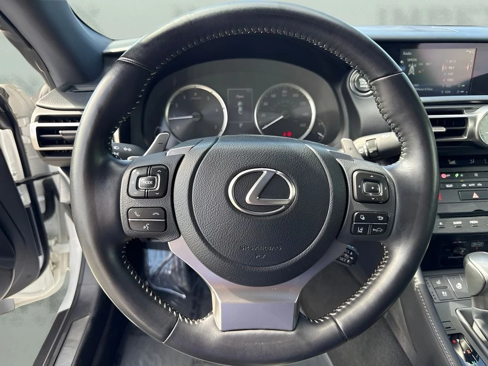2022 Lexus RC - Image 9 of 24
