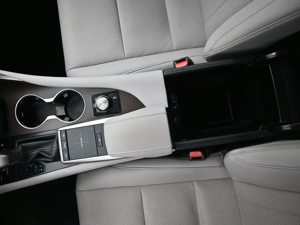 2022 Lexus RX 4th Gen - Image 11 of 12