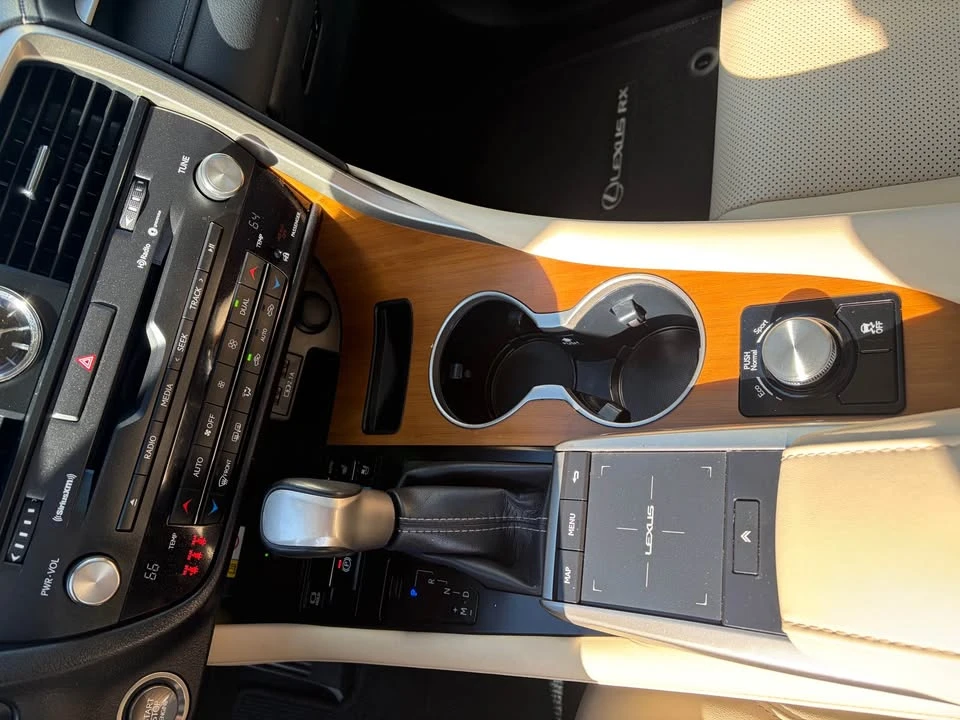2022 Lexus RX 4th Gen - Image 12 of 17