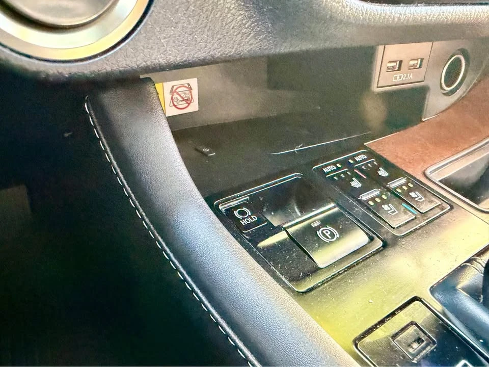 2022 Lexus RX 4th Gen - Image 17 of 20