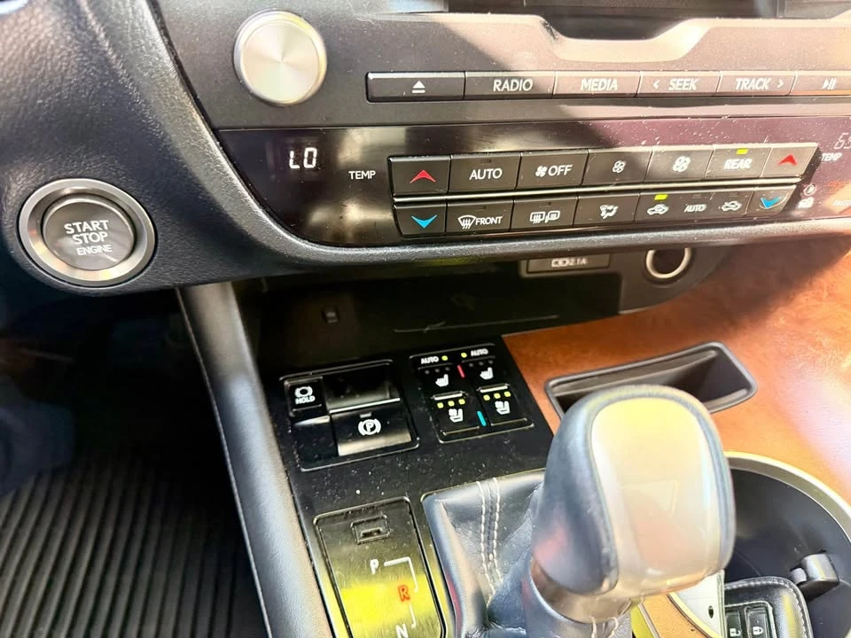 2022 Lexus RX 4th Gen - Image 16 of 20