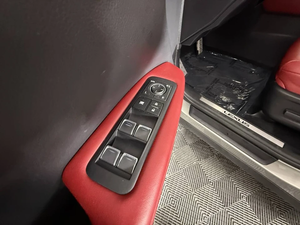 2022 Lexus RX 4th Gen - Image 17 of 21