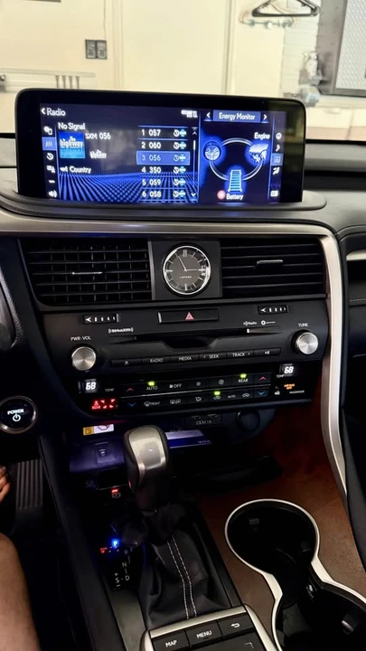 2022 Lexus RX 4th Gen - Image 6 of 10