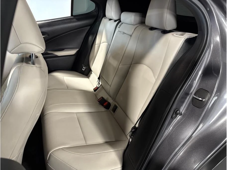 2022 Lexus NX - Image 8 of 20