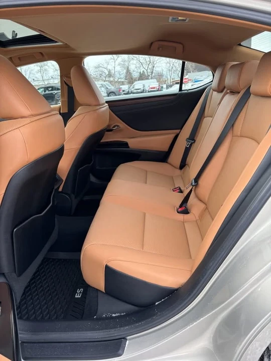 2022 Lexus ES 7th Gen - Image 10 of 11