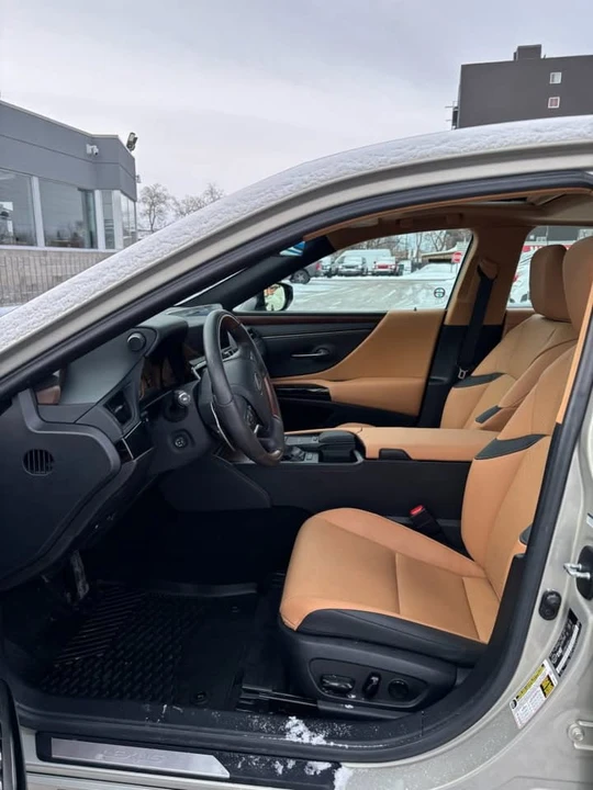 2022 Lexus ES 7th Gen - Image 5 of 11