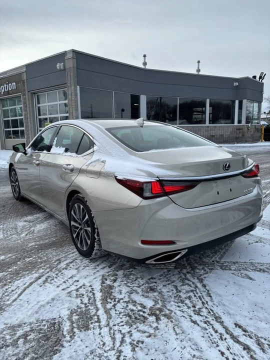 2022 Lexus ES 7th Gen - Image 3 of 11