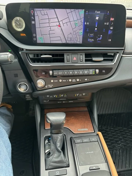 2022 Lexus ES 7th Gen - Image 6 of 11