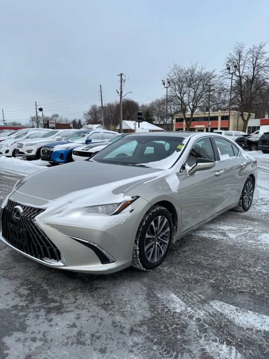 2022 Lexus ES 7th Gen - Image 2 of 11