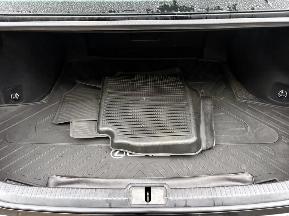 2022 Lexus ES 7th Gen - Image 4 of 10