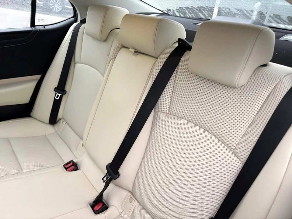 2022 Lexus ES 7th Gen - Image 9 of 10