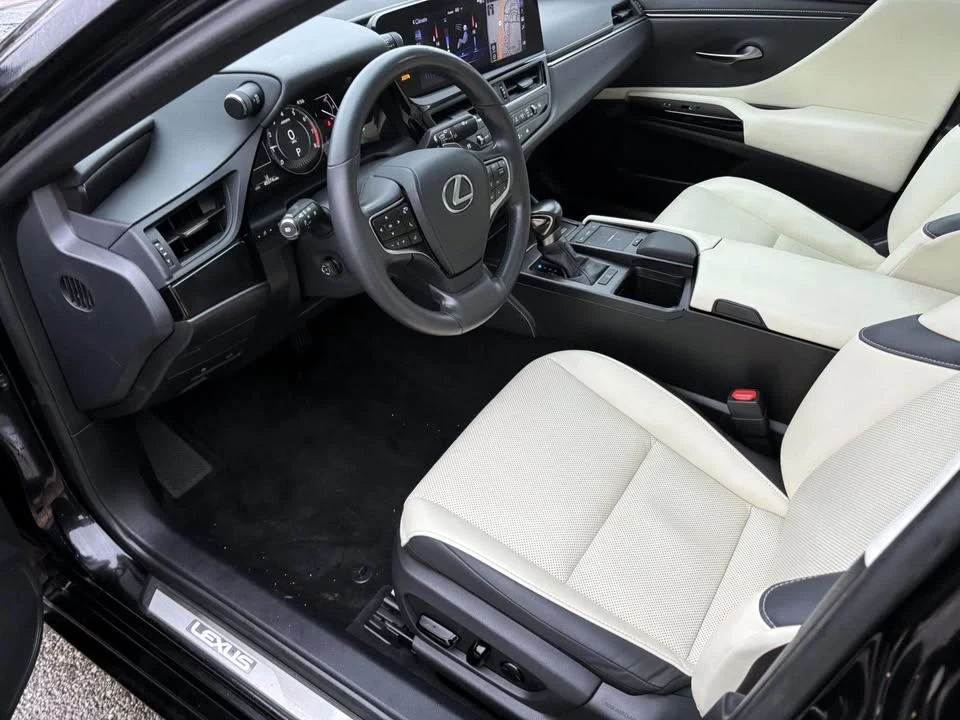 2022 Lexus ES 7th Gen - Image 7 of 10