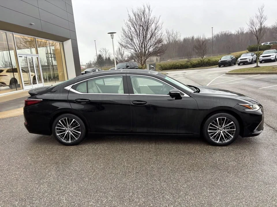 2022 Lexus ES 7th Gen - Image 3 of 10