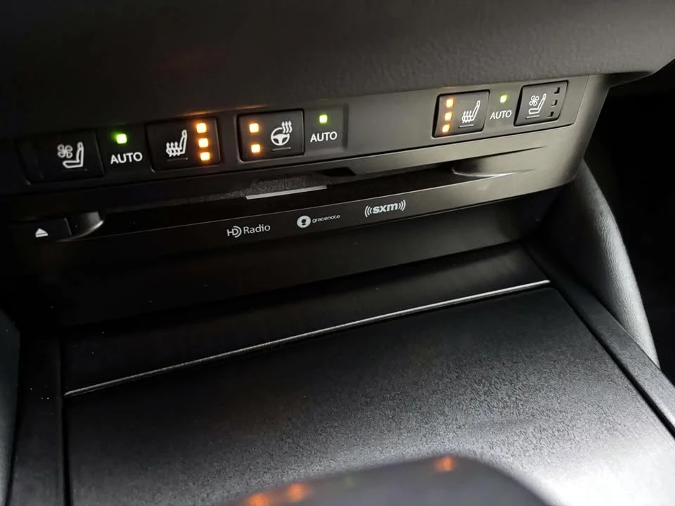 2022 Lexus ES 7th Gen - Image 5 of 10
