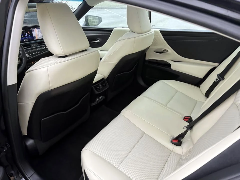 2022 Lexus ES 7th Gen - Image 10 of 10