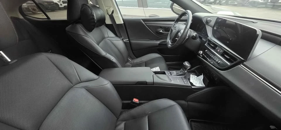 2022 Lexus ES 7th Gen - Image 6 of 7