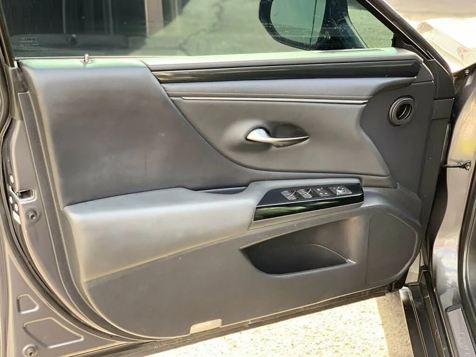 2022 Lexus ES 7th Gen - Image 10 of 19