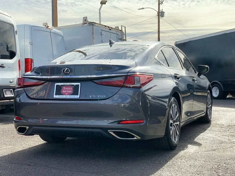 2022 Lexus ES 7th Gen - Image 9 of 19