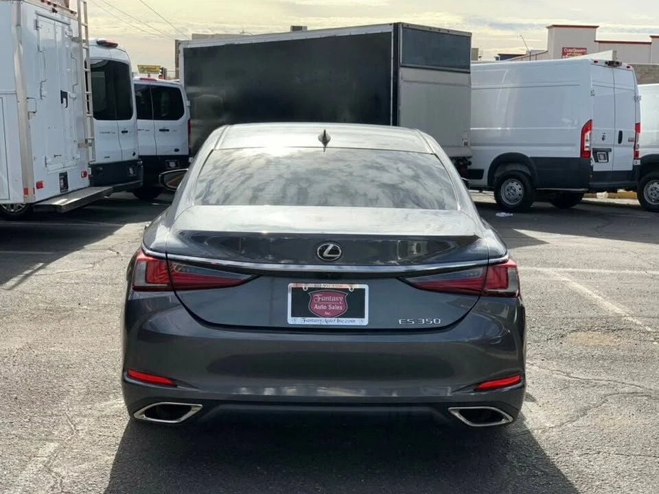 2022 Lexus ES 7th Gen - Image 8 of 19