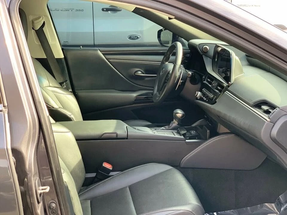 2022 Lexus ES 7th Gen - Image 14 of 19