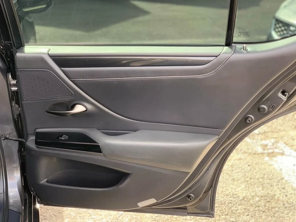 2022 Lexus ES 7th Gen - Image 18 of 19