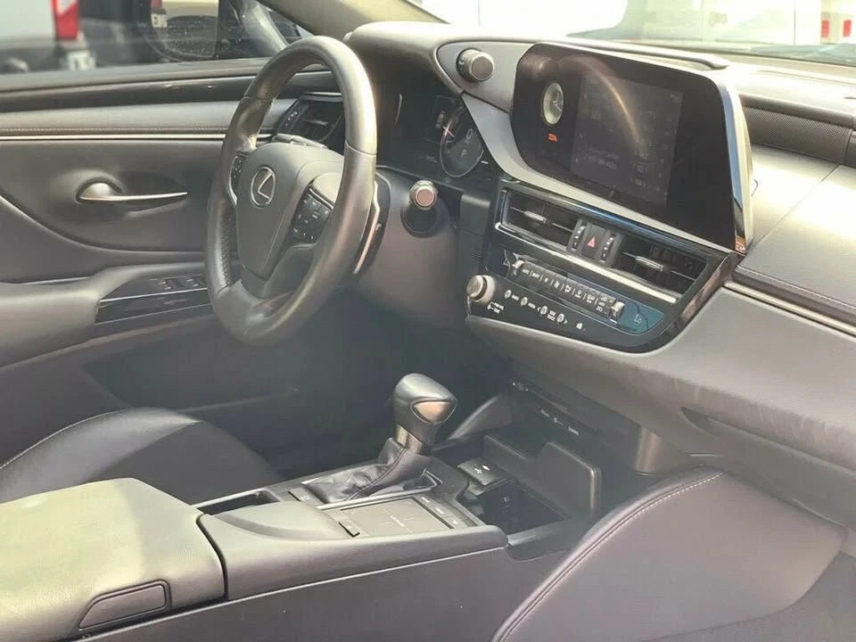 2022 Lexus ES 7th Gen - Image 15 of 19