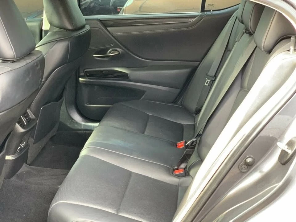 2022 Lexus ES 7th Gen - Image 17 of 19