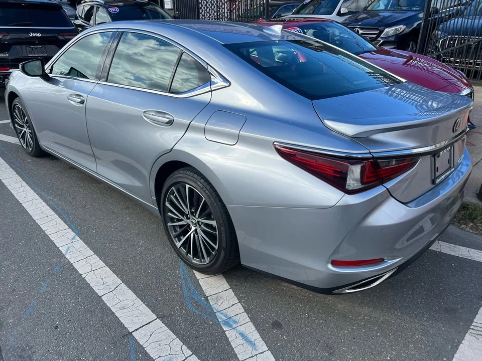 2022 Lexus ES 7th Gen - Image 4 of 17
