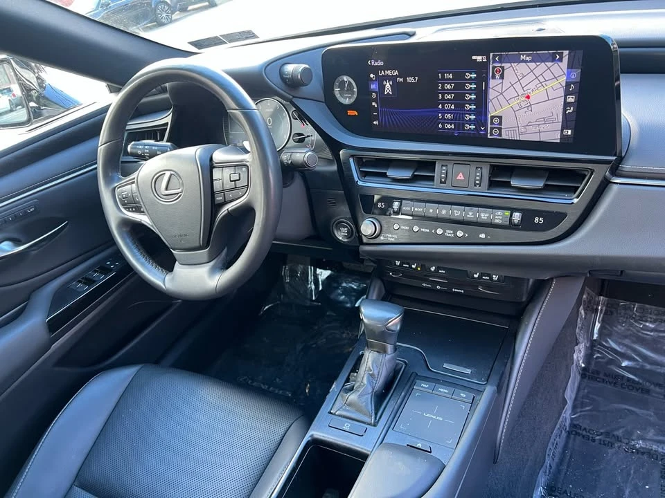 2022 Lexus ES 7th Gen - Image 12 of 17
