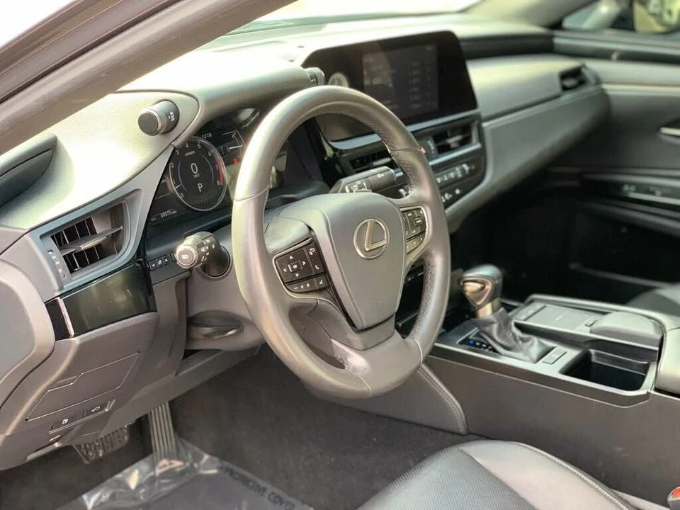 2022 Lexus ES 7th Gen - Image 11 of 19