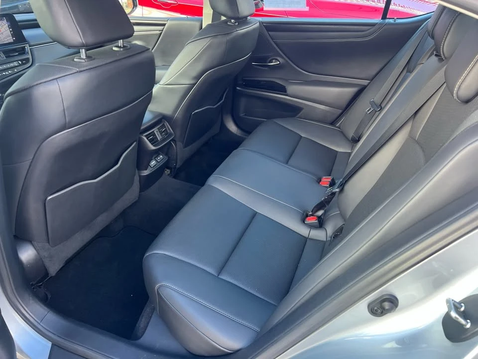 2022 Lexus ES 7th Gen - Image 13 of 17