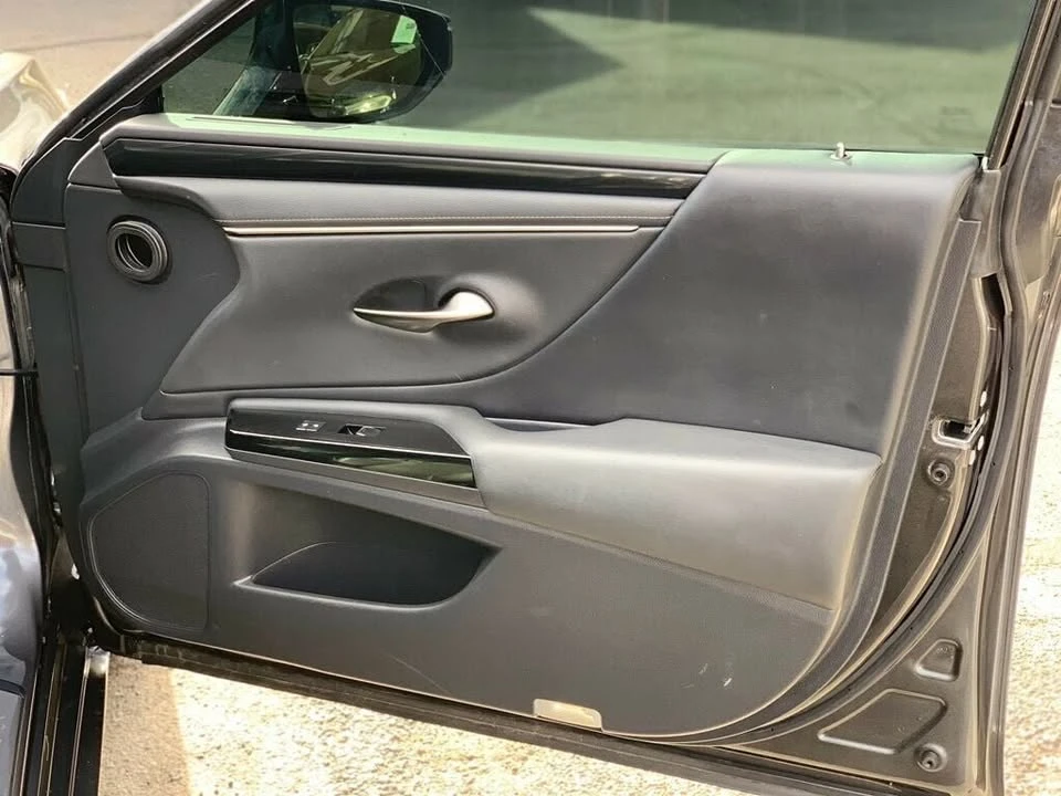 2022 Lexus ES 7th Gen - Image 13 of 19
