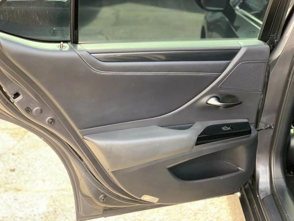 2022 Lexus ES 7th Gen - Image 16 of 19