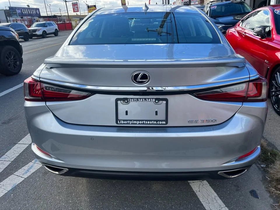2022 Lexus ES 7th Gen - Image 5 of 17