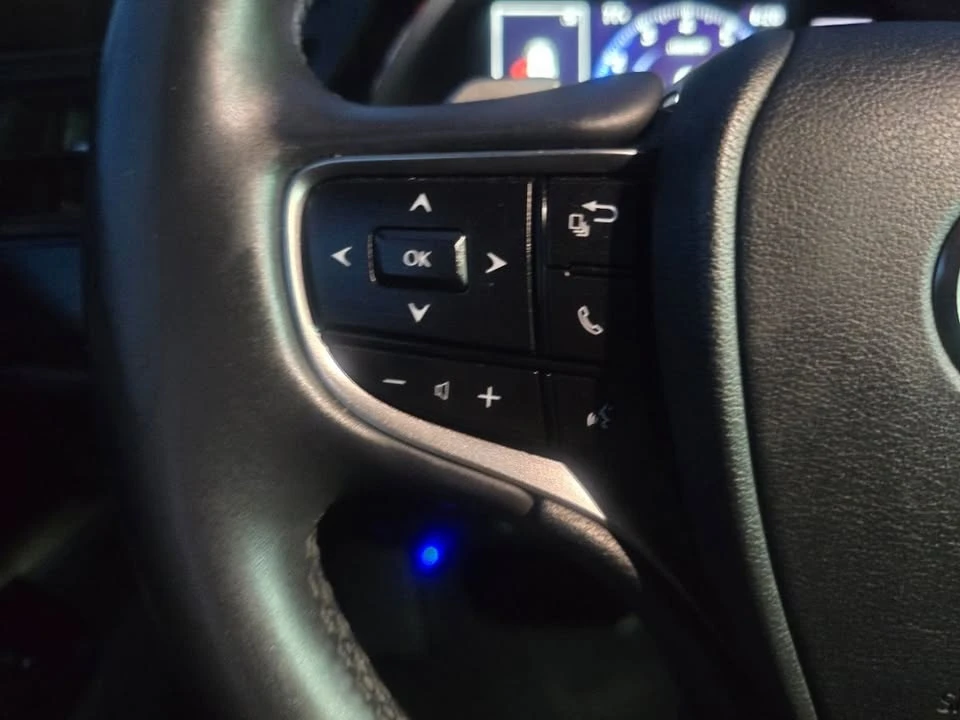 2022 Lexus ES 7th Gen - Image 6 of 15