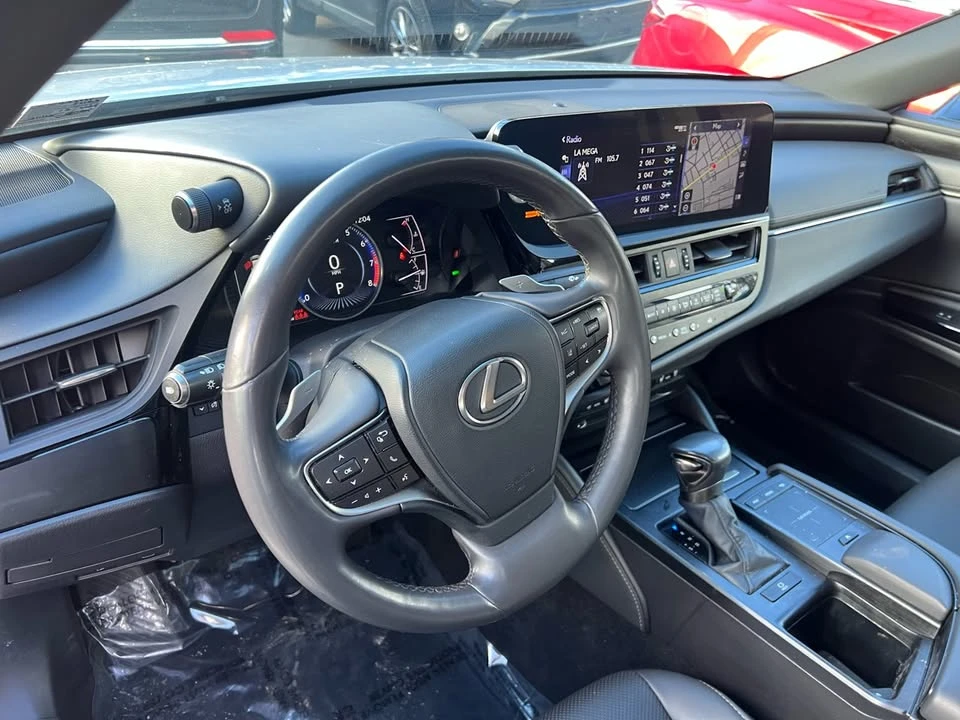 2022 Lexus ES 7th Gen - Image 14 of 15