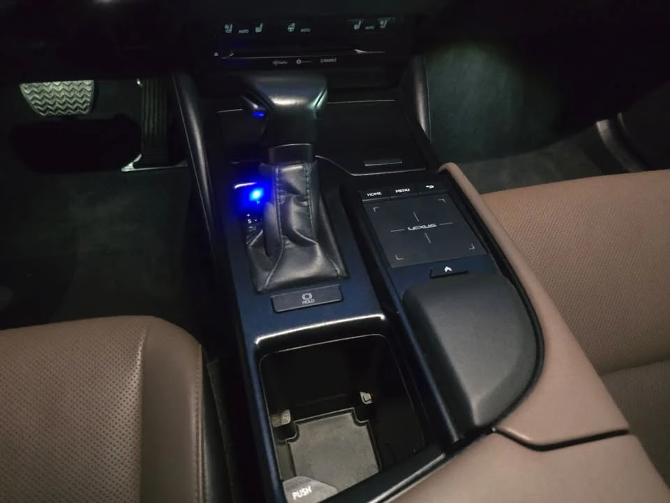2022 Lexus ES 7th Gen - Image 15 of 15