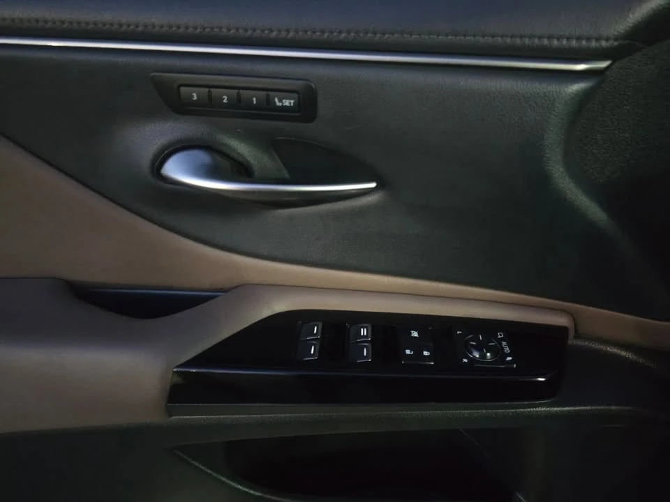 2022 Lexus ES 7th Gen - Image 5 of 15