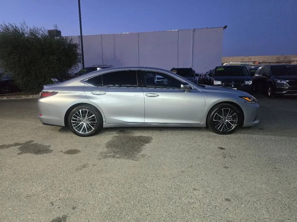2022 Lexus ES 7th Gen - Image 10 of 15