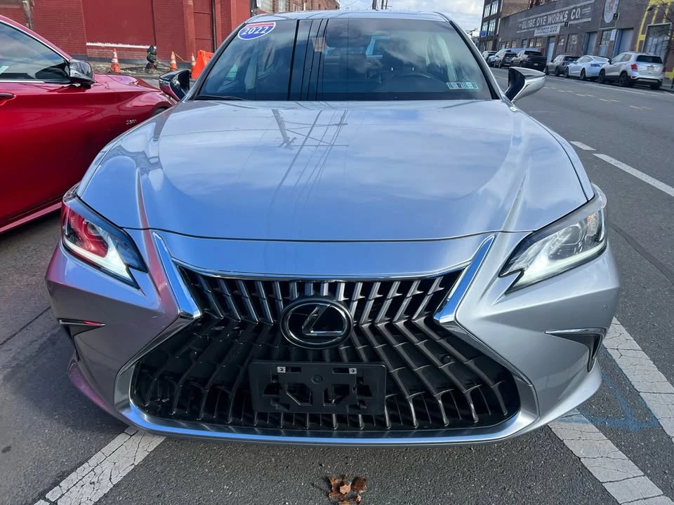 2022 Lexus ES 7th Gen - Image 2 of 15