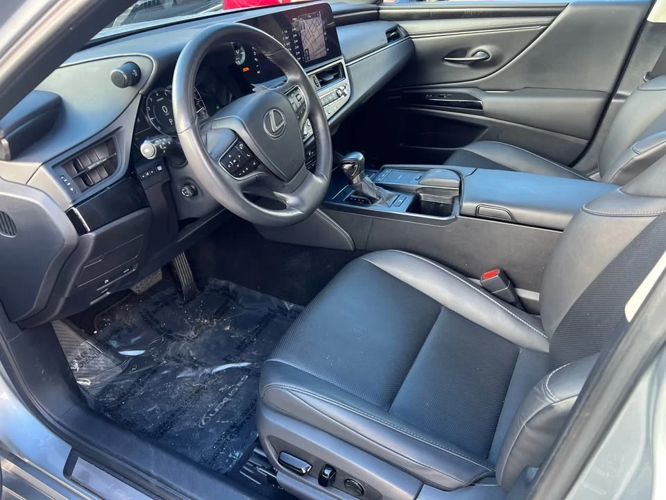 2022 Lexus ES 7th Gen - Image 12 of 15