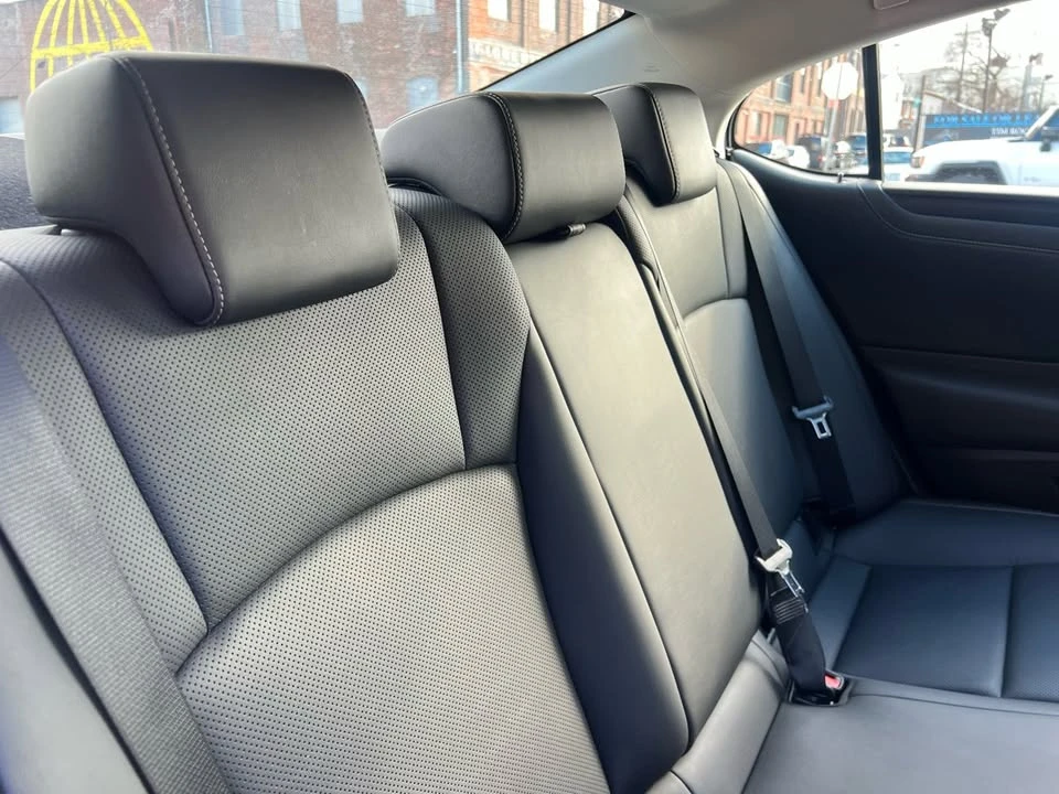 2022 Lexus ES 7th Gen - Image 6 of 15