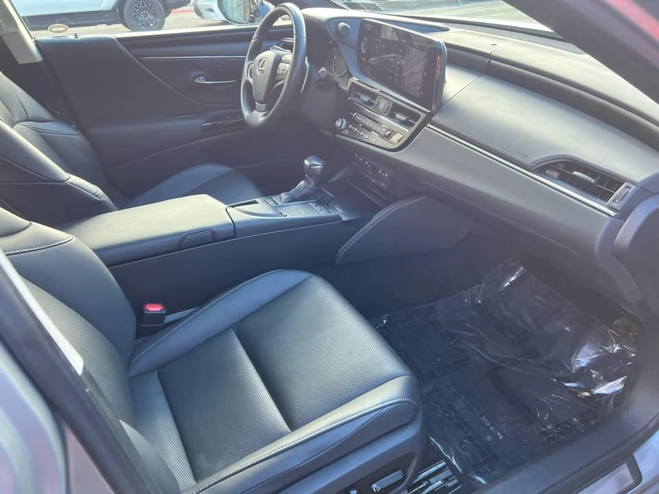 2022 Lexus ES 7th Gen - Image 8 of 15