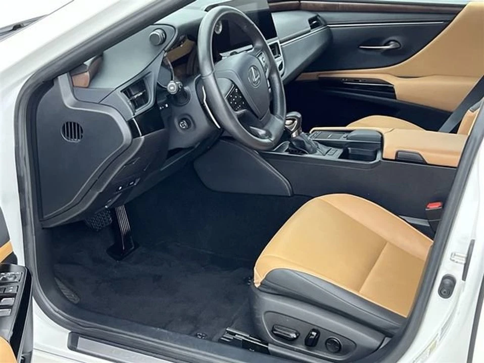 2022 Lexus ES 7th Gen - Image 6 of 10