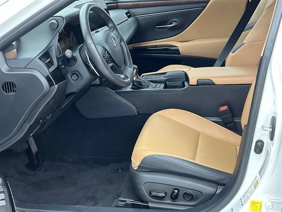 2022 Lexus ES 7th Gen - Image 8 of 10